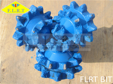 Good price API-7-1 12 Mill Tooth Three Cone Bit , Oil And Gas Drill Bits 1/4